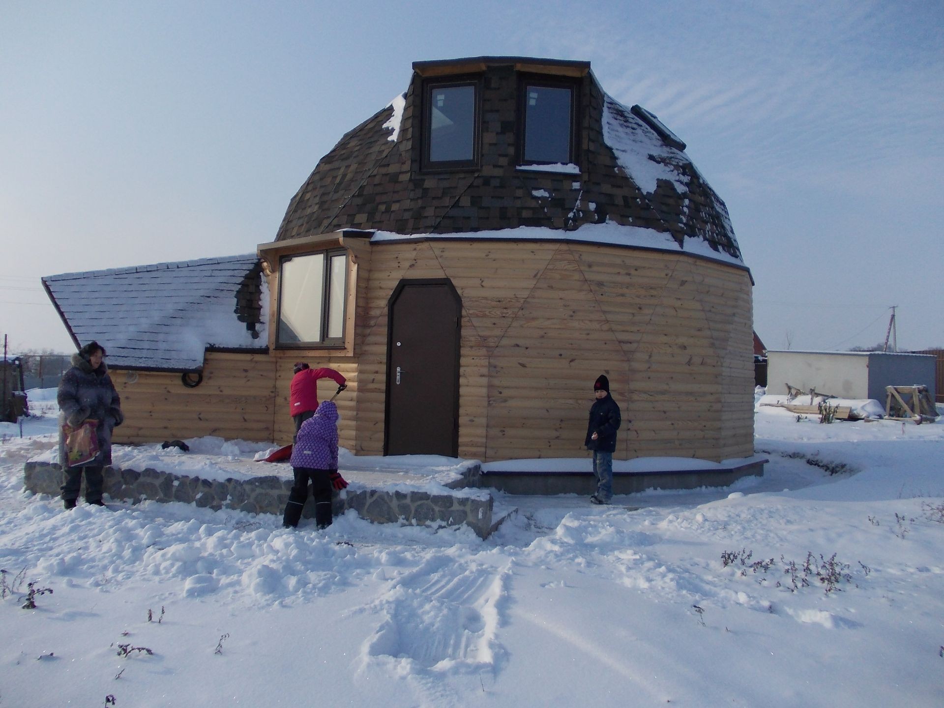 Holiday hous, based on a dome with a diameter of 8 m